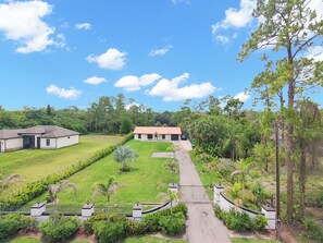 Property grounds - Cozy Rustic Estate  Pool, Fire Pit, Near Stores (Naples)