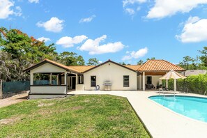 Pool - Cozy Rustic Estate  Pool, Fire Pit, Near Stores (Naples)