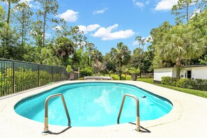 Pool - Cozy Rustic Estate  Pool, Fire Pit, Near Stores (Naples)