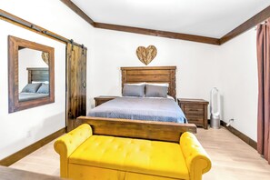 3 bedrooms, iron/ironing board, WiFi, bed sheets - Cozy Rustic Estate  Pool, Fire Pit, Near Stores (Naples)