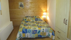 Room - LA COUSTOUILLE (Serves 2–4) (SAINTE-ENIMIE)