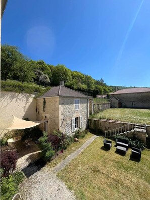 Terrace/patio - La demeure aux Lilas a large stone mansion (Cirey-sur-Blaise)