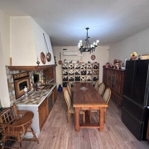 Dining - La demeure aux Lilas a large stone mansion (Cirey-sur-Blaise)
