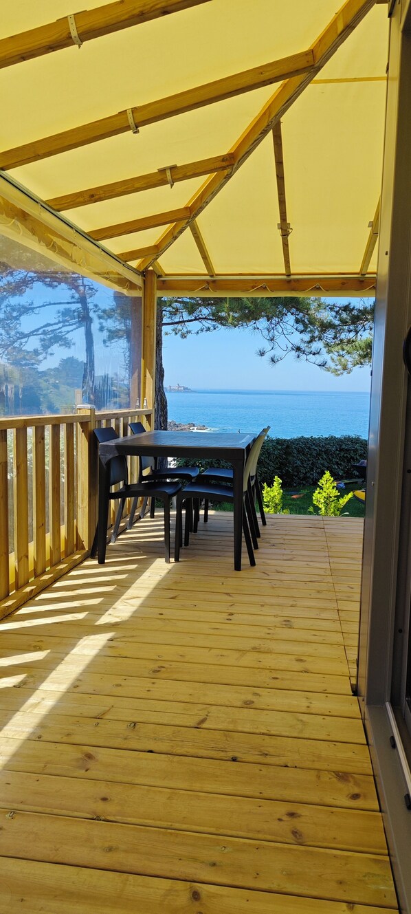 Outdoor dining - New mobile home - sea view - direct beach access (Saint-Cast-le-Guildo)