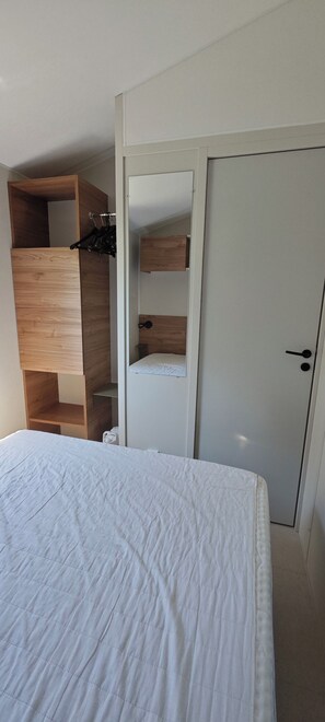 Iron/ironing board, WiFi - New mobile home - sea view - direct beach access (Saint-Cast-le-Guildo)