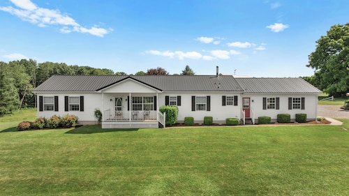 Private Backyard & Deck · Family-Friendly