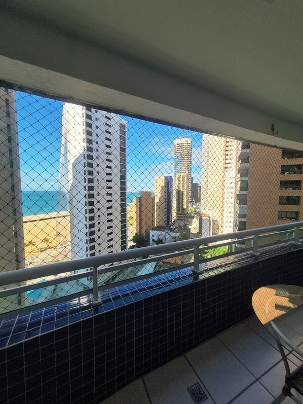A balcony with a view of a cityscape and the sea. - Beach Class Fortaleza 1001, Ocean View, up to 4 guests. (Fortaleza)