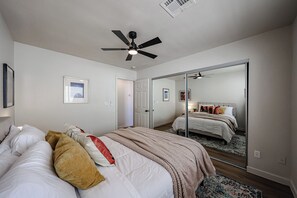 1 bedroom, WiFi, bed sheets - #3 Blue Skies Midtown Retreat + Comfy Affordable (Phoenix)
