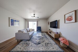 Smart TV - #3 Blue Skies Midtown Retreat + Comfy Affordable (Phoenix)