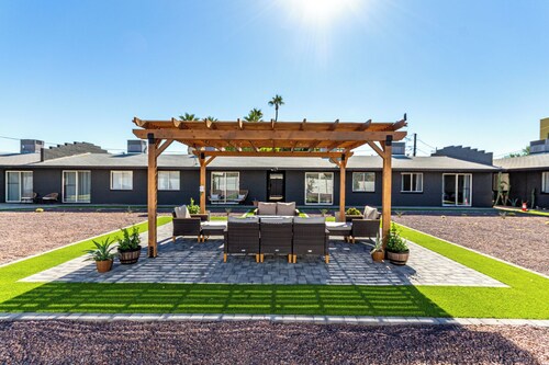 #3 Blue Skies Midtown Retreat + Comfy Affordable