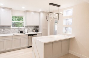 Private kitchen - FIFA World Cup Stay - 10 mins from FIFA Fan Festival, 25 mins from ATT Stadium (Dallas)