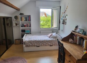 5 Schlafzimmer, Bügeleisen/Bügelbrett, kostenloses WLAN