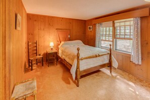 5 bedrooms, Internet, bed sheets - Squam Lake House - Lakeside With Private Dock and Float (Holderness)