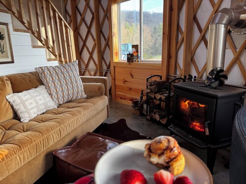 Cozy luxury yurt in the peaceful mountains of Baker, WV