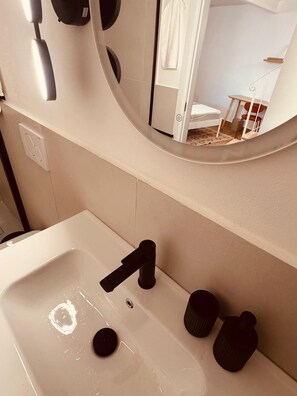 Bathroom - Only 1BR (ACQUASPARTA)