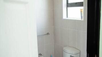 Quarto casal básico, vista para a montanha | Banheiro