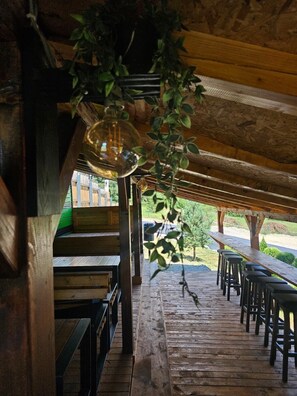 Outdoor dining - Srce Kamene Gore – peaceful mountain retreat with spa & nature. (Kamena Gora)