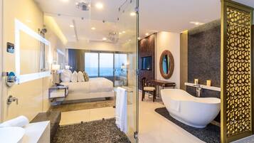 1 bedroom, in-room safe, iron/ironing board, free WiFi