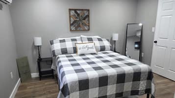 1 bedroom, desk, iron/ironing board, WiFi (free)