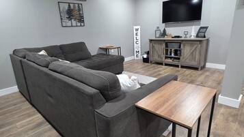 TV connectée, lecteur de DVD, livres