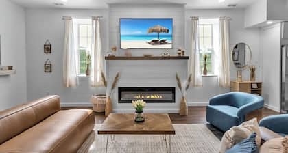 Luxury Barn Loft , Horses + Hot Tub
