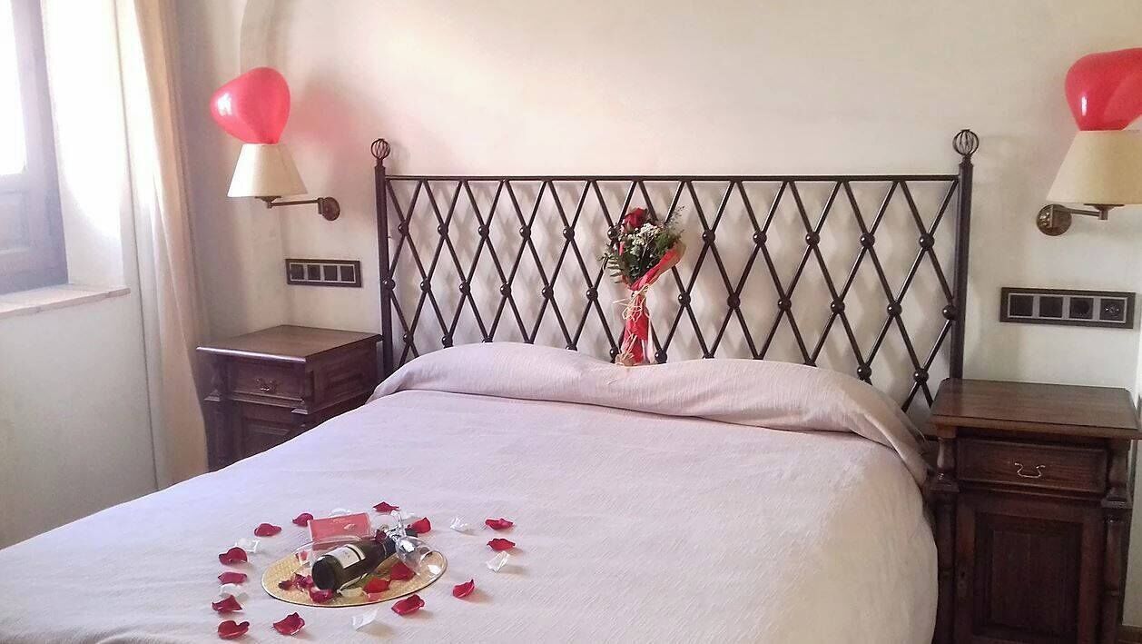 Phòng đôi hoặc 2 giường đơn Deluxe | Két bảo mật tại phòng, bàn, khu vực làm việc phù hợp cho laptop 
