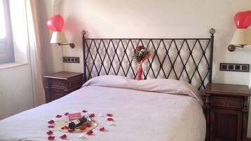 Deluxe Double or Twin Room | In-room safe, desk, laptop workspace, free WiFi