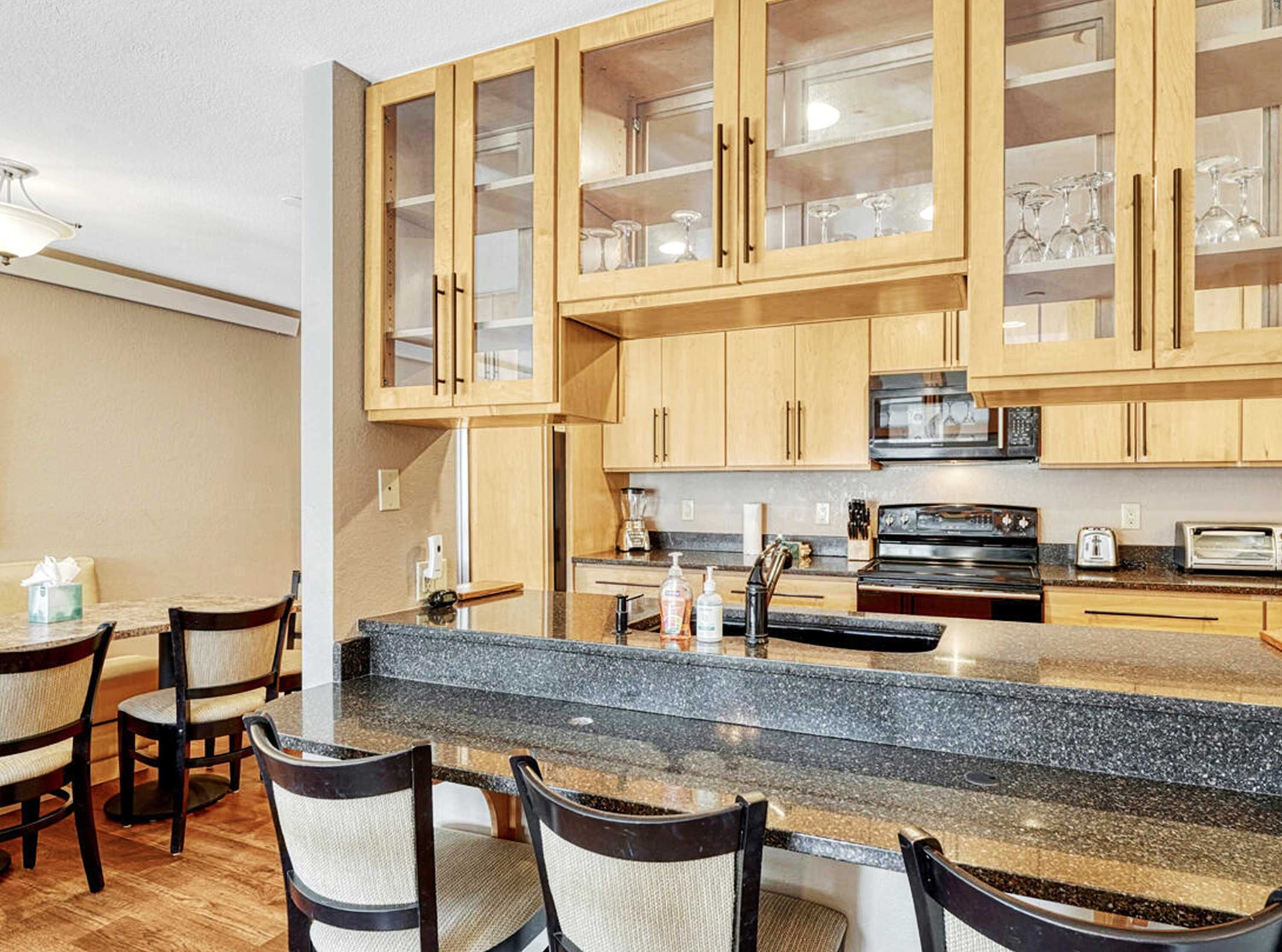 콘도, 침대(여러 개), 발코니, 산 전망 (Crestview Place 303) | 전용 주방