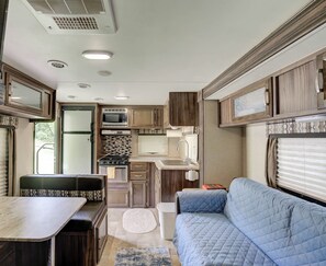 Living area - Kamp Bisteneau camperon lake with Boat launch (Elm Grove)