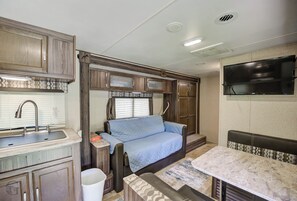 Living area - Kamp Bisteneau camperon lake with Boat launch (Elm Grove)