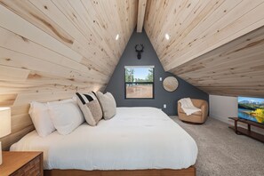 Internet, bed sheets - Brand New AFrame! Panoramic Mt Views, Hot Tub, Speakeasy, EV Charger (Florissant)