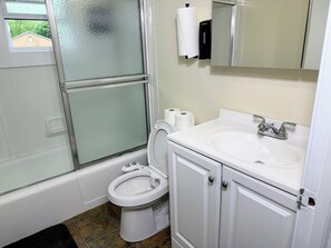 Hårtørrer, bidet, håndklæder, Sæbe