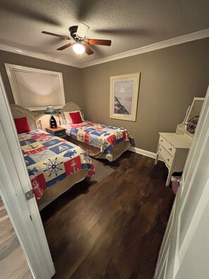 2 chambres, fer et planche à repasser, Wi-Fi gratuit, draps fournis