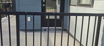 Beachfront Escape Steps from Gimli Shoreline with Many Eateries on 1at Avenue