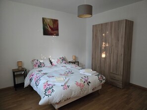 Iron/ironing board, WiFi, bed sheets - Pavilion with Tree Garden (Limeil-Brévannes)