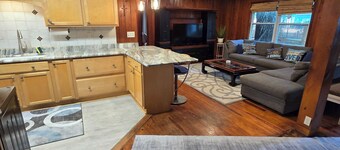 Charming 3/2 house with AC in Homosassa, Chaz. Across from the Chaz river.