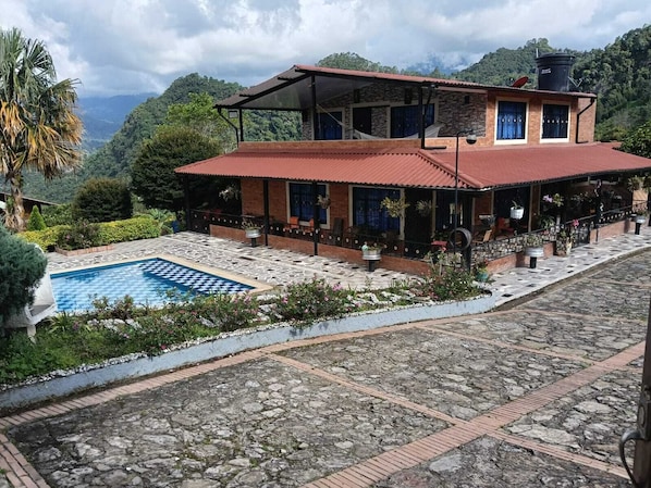 Exterior - Villa Veronica large house with beautiful view and spacious for large families  (Sasaima)