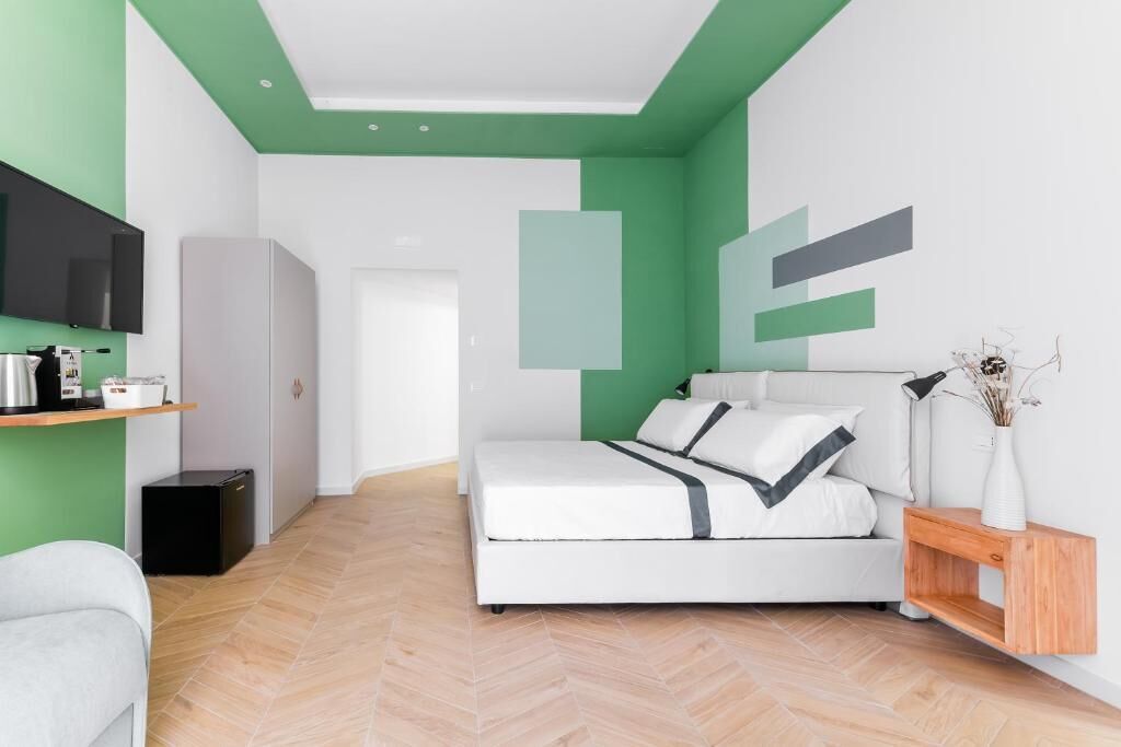 Superior tweepersoonskamer, balkon, uitzicht op stad | Een kluis op de kamer, geluiddichte muren, een strijkplank/strijkijzer
