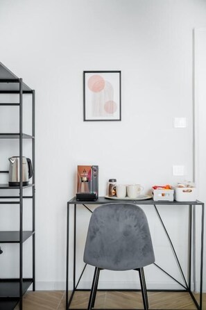 Tweepersoonskamer, balkon, uitzicht op stad | Interieur