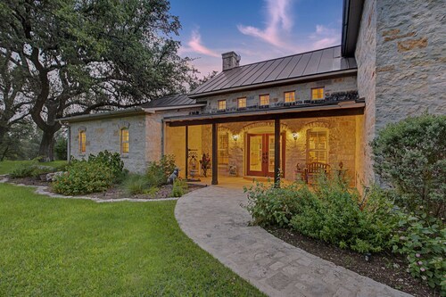 River House | 4-BDR Luxury Riverfront Estate