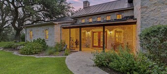 River House | 4-BDR Luxury Riverfront Estate
