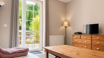 Comfort Apartment, Garden View | Iron/ironing board, free WiFi