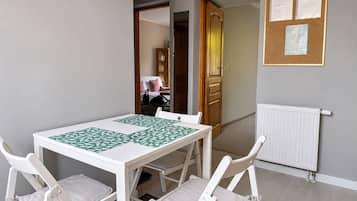 Comfort Apartment, Garden View | Dining