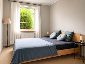 Apartamento conforto, vista para o jardim | Ferros/tábuas de passar roupa, Wi-Fi de cortesia