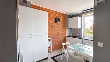 Comfort Apartment, Garden View | Dining