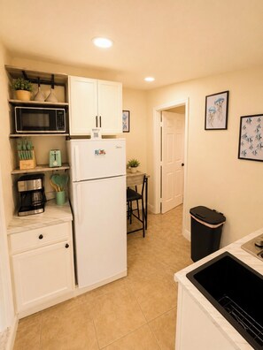 Private kitchen - “Little Secret by the Sea / Romeras stays (Tampa)
