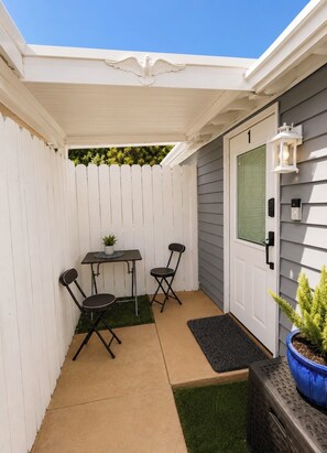 Outdoor dining - “Little Secret by the Sea / Romeras stays (Tampa)