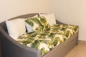 Iron/ironing board, WiFi, bed sheets - Suite near Condado & Old SJ- includes Generator (San Juan)