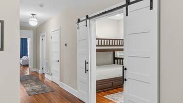 3 chambres, fer et planche à repasser, Wi-Fi gratuit, draps fournis