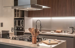 Suíte básica | Cozinha privada | Máquina de café expresso, geladeira, micro-ondas, fogão